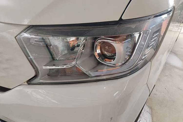 Used CHANGAN KUAYUE Xing V5 EV 2024 Smart Edition 6-Seater Side-Hinged Doors Left Front Headlight