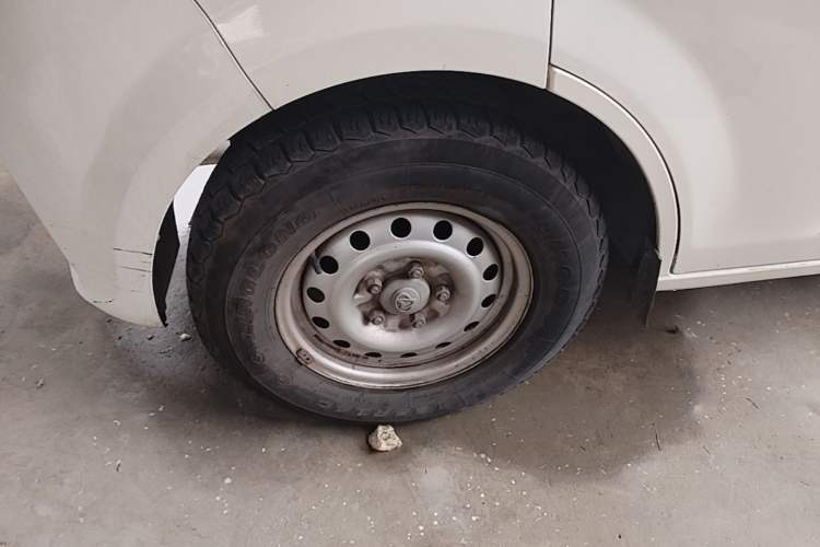 Used CHANGAN KUAYUE Xing V5 EV 2024 Smart Edition 6-Seater Side-Hinged Doors Left Front Wheel Hub