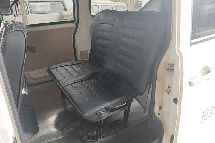 Used CHANGAN KUAYUE Xing V5 EV 2024 Smart Edition 6-Seater Side-Hinged Doors Left Rear Seat