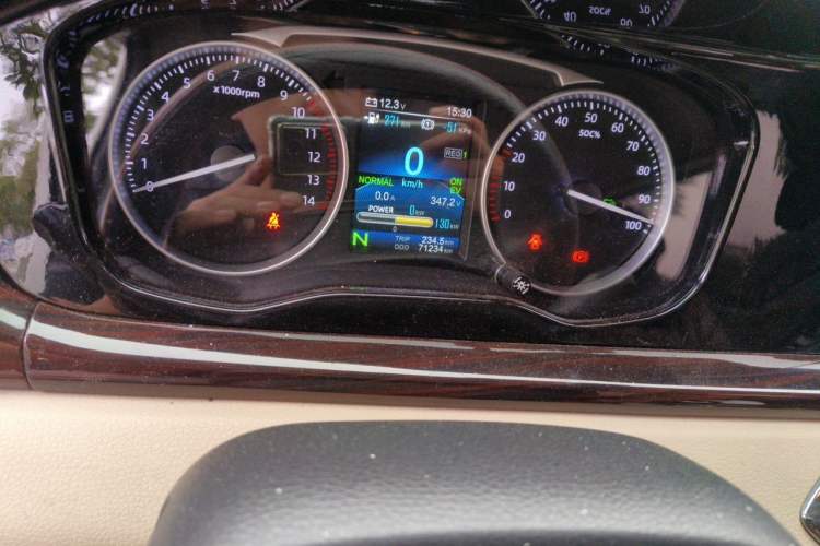 Used CHANGAN KUAYUE Xing V5 EV 2024 Luxury Model 6-Seater Gullwing Doors Odometer Close Up