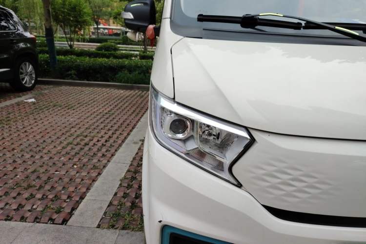 Used CHANGAN KUAYUE Xing V5 EV  Right Front Headlight