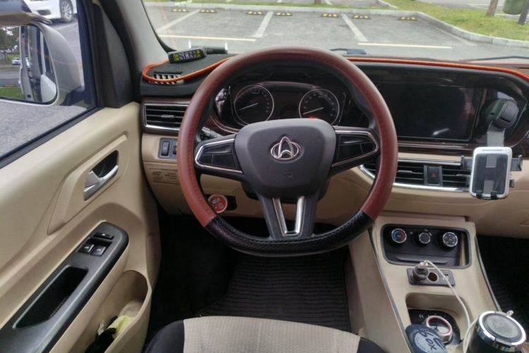 Used CHANGAN KUAYUE Xing V5 EV 2024 Luxury Model 6-Seater Gullwing Doors Steering Wheel