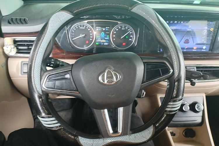 Used CHANGAN KUAYUE Xing V5 EV 2024 Smart Edition 6-Seater Side-Hinged Doors Steering Wheel