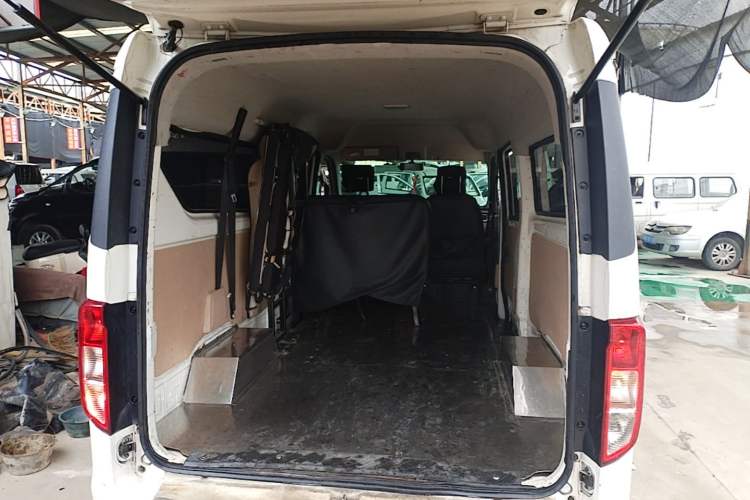 Used CHANGAN KUAYUE Xing V5 EV 2024 Smart Edition 6-Seater Side-Hinged Doors Trunk