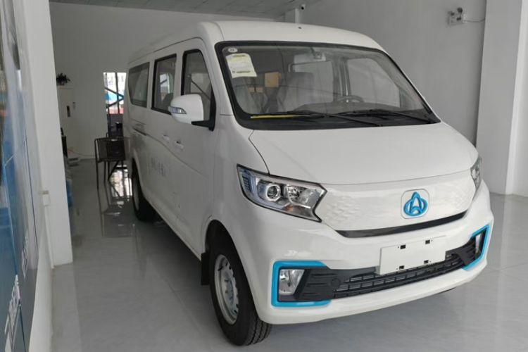 Used CHANGAN KUAYUE Xing V5 EV 2025 Model Smart-Enjoy Bus, 6 Seats, CATL Exterior 2