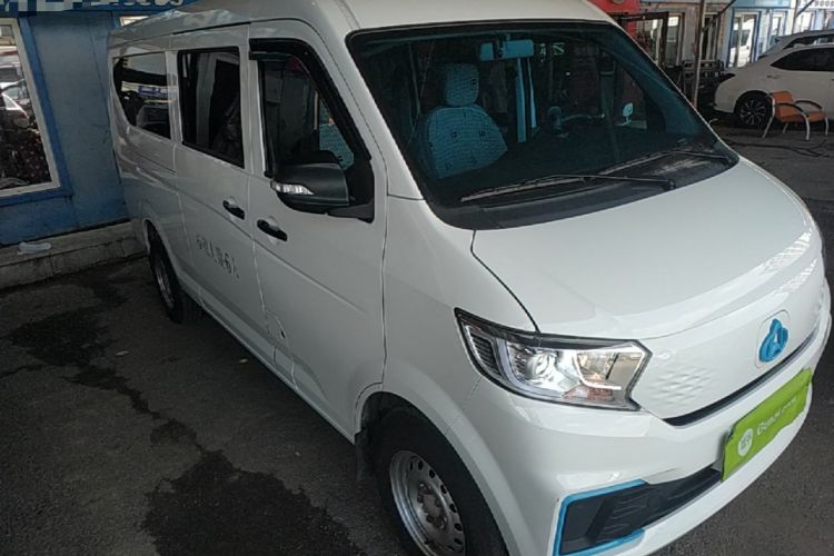 Used CHANGAN KUAYUE Xing V5 EV 2025 Model Smart-Enjoy Bus, 6 Seats, CATL Front Right 45 Deg