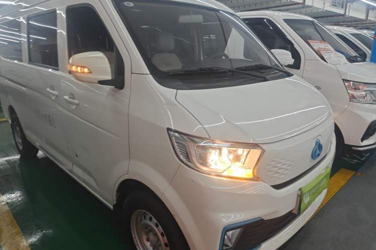 Used CHANGAN KUAYUE Xing V5 EV 2025 Model Luxury Bus, 6 Seats, CATL Front Right 45 Deg