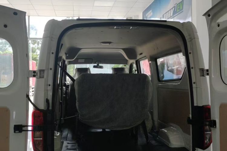 Used CHANGAN KUAYUE Xing V5 EV 2025 Model Smart-Enjoy Bus, 6 Seats, CATL Interior 2