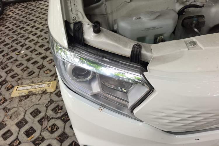 Used CHANGAN KUAYUE Xing V5 EV 2025 Model Luxury Bus, 6 Seats, CATL Right Front Headlight