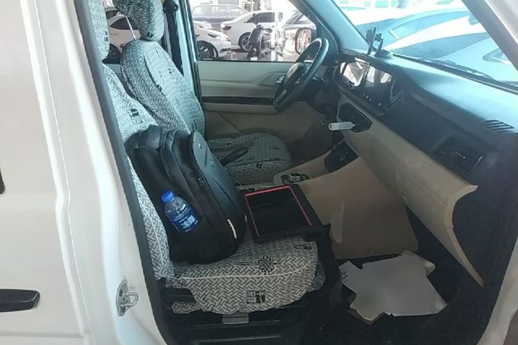Used CHANGAN KUAYUE Xing V5 EV 2025 Model Smart-Enjoy Bus, 6 Seats, CATL Right Front Seat