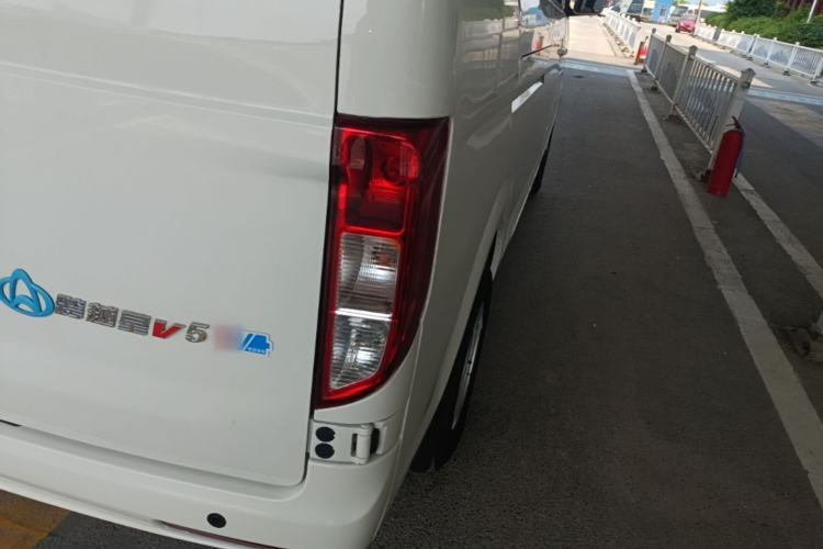 Used CHANGAN KUAYUE Xing V5 EV 2025 Model Smart-Enjoy Bus, 6 Seats, CATL Right Rear Taillight