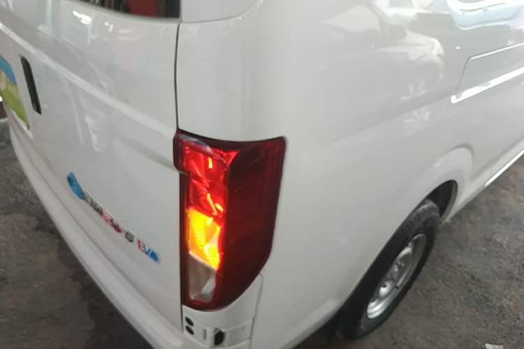 Used CHANGAN KUAYUE Xing V5 EV 2025 Model Smart-Enjoy Bus, 6 Seats, CATL Right Rear Taillight