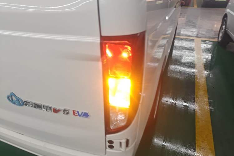 Used CHANGAN KUAYUE Xing V5 EV 2025 Model Luxury Bus, 6 Seats, CATL Right Rear Taillight