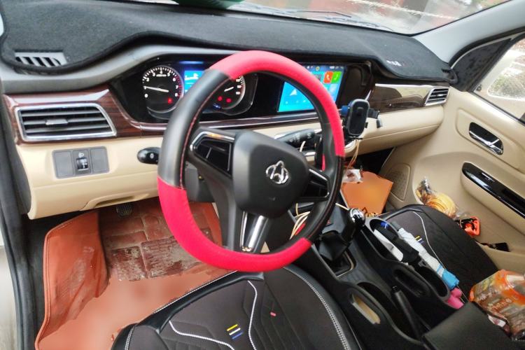 Used CHANGAN KUAYUE Xing V7 2022 1.6L Gasoline Comfort Version 2-Seat Dual-Side Doors DAM16KR Center Console
