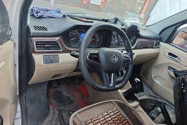 Used CHANGAN KUAYUE Xing V7 2022 1.6L Gasoline Comfort Version 2-Seat Dual-Side Doors DAM16KR Center Console