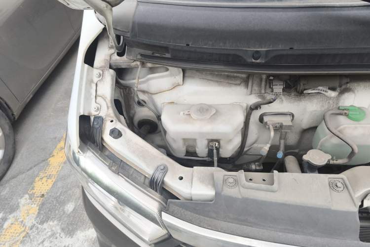 Used CHANGAN KUAYUE Xing V7 2022 1.6L Gasoline Luxury Model 2-Door Dual-Swing Doors DAM16KR Engine Bay Right