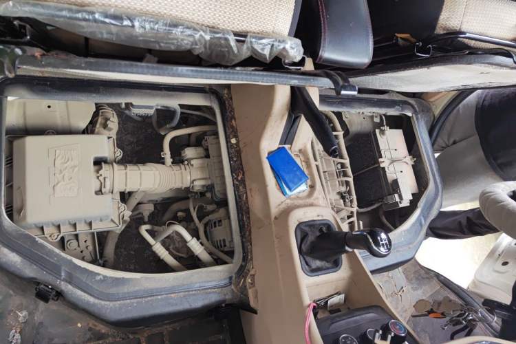 Used CHANGAN KUAYUE Xing V7 2022 1.6L Gasoline Comfort Version 5-Seater Dual-Door Design – DAM16KR Engine Bay