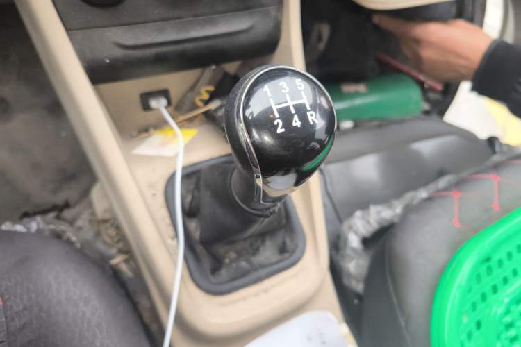 Used CHANGAN KUAYUE Xing V7 2022 1.6L Gasoline Luxury Model 2-Door Dual-Swing Doors DAM16KR Gear Lever