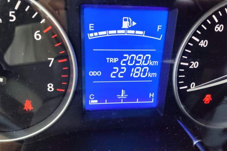 Used CHANGAN KUAYUE Xing V7 2022 1.6L Gasoline Comfort Version 2-Seat Dual-Side Doors DAM16KR Odometer Close Up