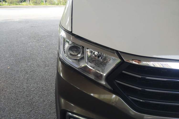 Used CHANGAN KUAYUE Xing V7 2022 1.6L Gasoline Comfort Version 5-Seater Dual-Door Design – DAM16KR Right Front Headlight