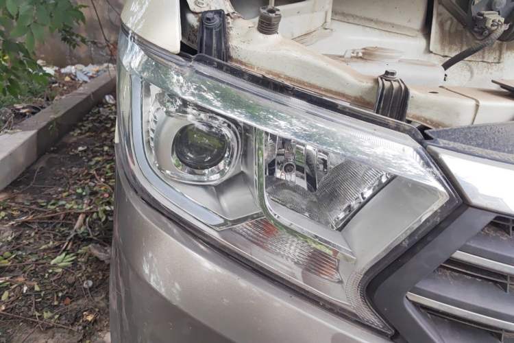 Used CHANGAN KUAYUE Xing V7 2022 1.6L Gasoline Comfort Version 5-Seater Dual-Door Design – DAM16KR Right Front Headlight