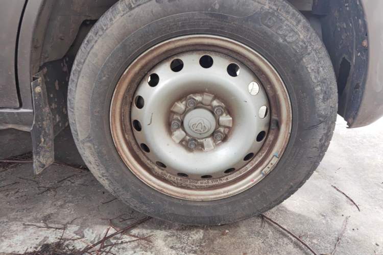 Used CHANGAN KUAYUE Xing V7 2022 1.6L Gasoline Comfort Version 5-Seater Dual-Door Design – DAM16KR Right Front Wheel Hub