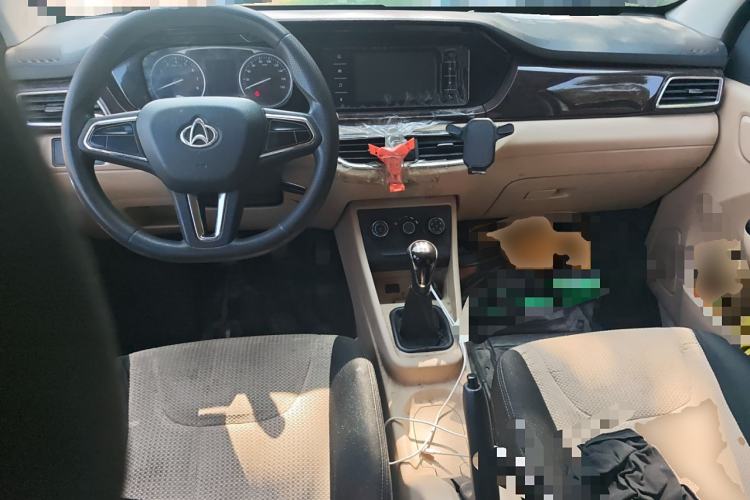 Used CHANGAN KUAYUE Xing V7 2022 1.6L Gasoline Comfort Version 5-Seater Liftback Door DAM16KR Center Console