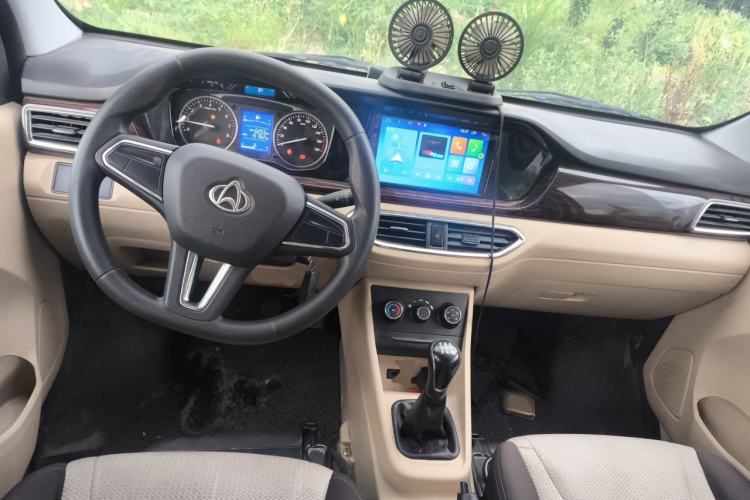 Used CHANGAN KUAYUE Xing V7 2022 1.6L Gasoline Comfort Version 5-Seater Dual-Door Design – DAM16KR Center Console