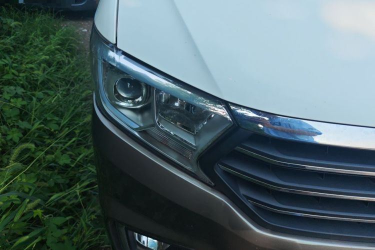 Used CHANGAN KUAYUE Xing V7 2022 1.6L Gasoline Comfort Version 5-Seater Liftback Door DAM16KR Right Front Headlight