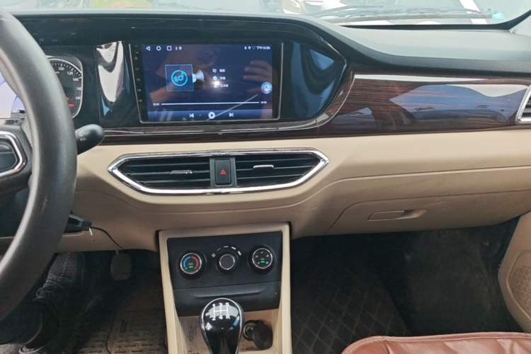 Used CHANGAN KUAYUE Xing V7 2022 1.6L Gasoline Comfort Version 5-Seater Dual-Door Design – DAM16KR Audio And AC Panel