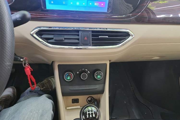 Used CHANGAN KUAYUE Xing V7 2022 1.6L Gasoline Comfort Version 2-Seat Dual-Side Doors DAM16KR Audio And AC Panel