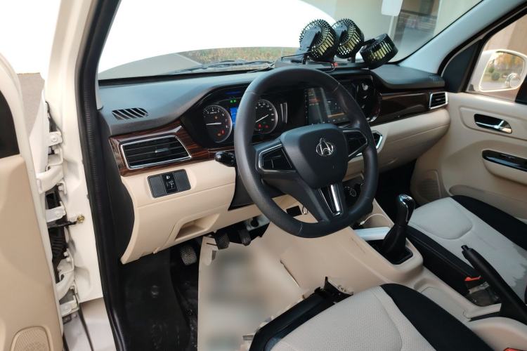 Used CHANGAN KUAYUE Xing V7 2022 1.6L Gasoline Comfort Version 2-Seat Dual-Side Doors DAM16KR Center Console