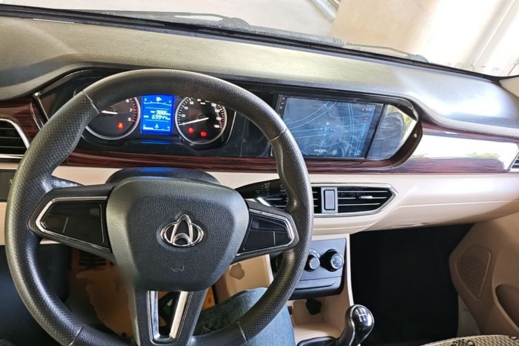 Used CHANGAN KUAYUE Xing V7 2022 1.6L Gasoline Comfort Version 2-Seat Dual-Side Doors DAM16KR Center Console