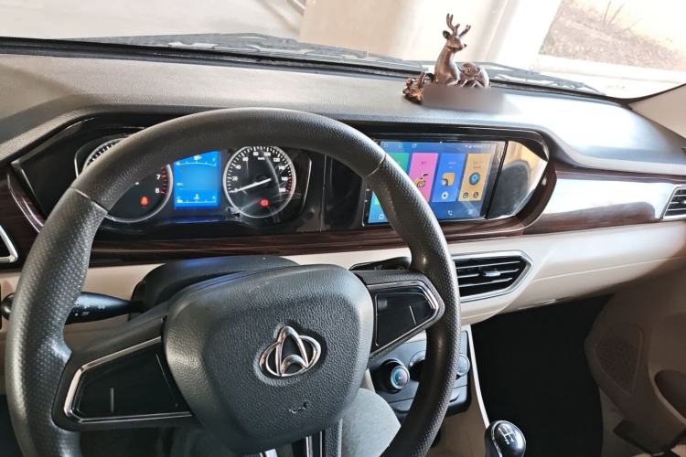 Used CHANGAN KUAYUE Xing V7 2022 1.6L Gasoline Comfort Version 2-Seat Dual-Side Doors DAM16KR Center Console