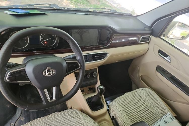 Used CHANGAN KUAYUE Xing V7 2022 1.6L Gasoline Comfort Version 2-Seat Dual-Side Doors DAM16KR Center Console