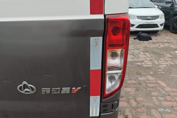 Used CHANGAN KUAYUE Xing V7 2022 1.6L Gasoline Comfort Version 5-Seater Dual-Door Design – DAM16KR Exterior 3