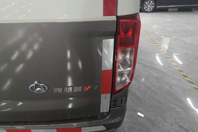 Used CHANGAN KUAYUE Xing V7 2022 1.6L Gasoline Comfort Version 5-Seater Dual-Door Design – DAM16KR Exterior 6