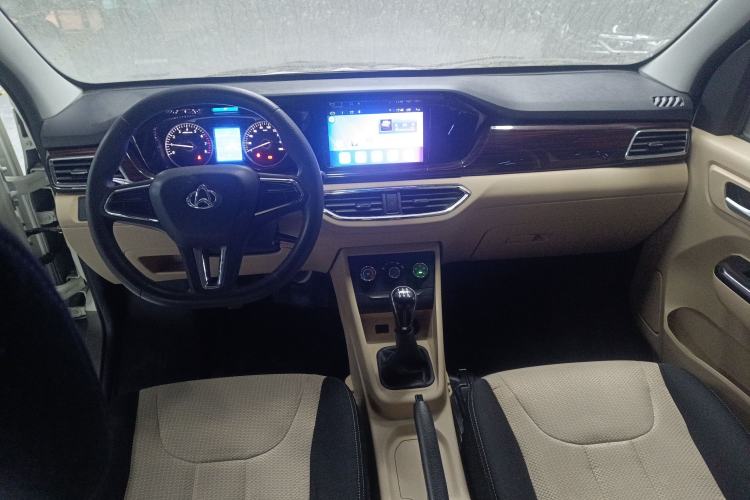 Used CHANGAN KUAYUE Xing V7 2022 1.6L Gasoline Comfort Version 5-Seater Dual-Door Design – DAM16KR Interior 2