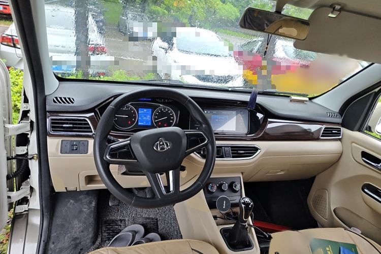 Used CHANGAN KUAYUE Xing V7 2022 1.6L Gasoline Comfort Version 5-Seater Dual-Door Design – DAM16KR Interior 2