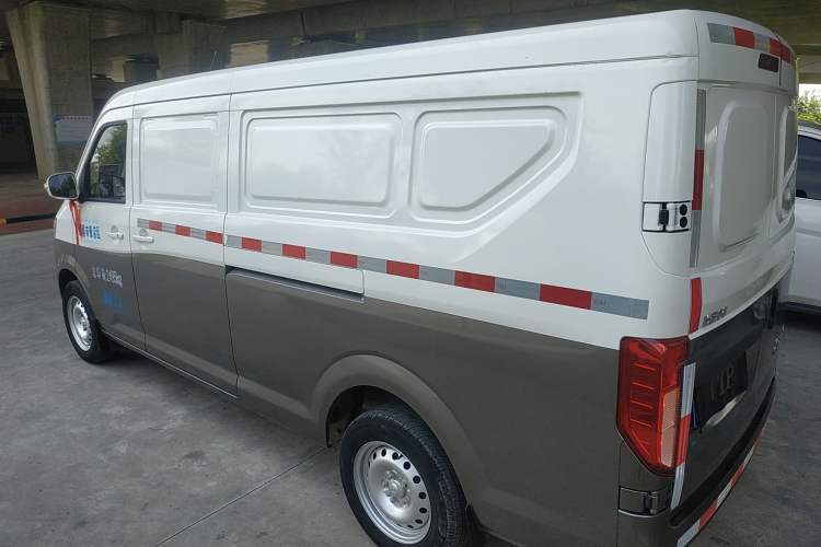 Used CHANGAN KUAYUE Xing V7 2022 1.6L Gasoline Luxury Model 2-Door Dual-Swing Doors DAM16KR Left Side