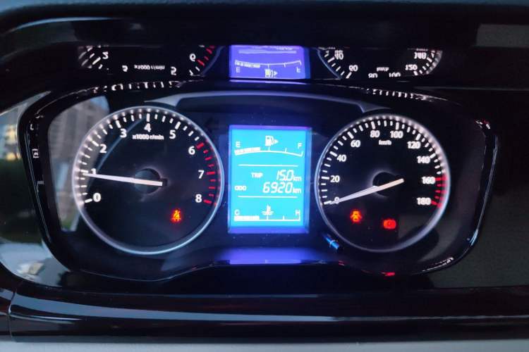 Used CHANGAN KUAYUE Xing V7 2022 1.6L Gasoline Comfort Version 2-Seat Dual-Side Doors DAM16KR Odometer Close Up