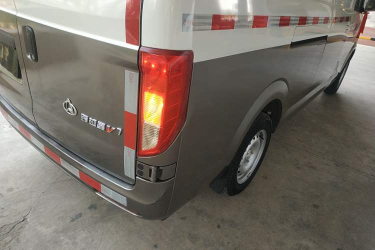 Used CHANGAN KUAYUE Xing V7 2022 1.6L Gasoline Luxury Model 2-Door Dual-Swing Doors DAM16KR Right Rear Taillight