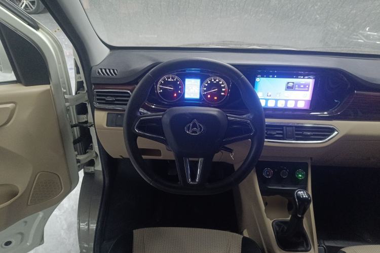 Used CHANGAN KUAYUE Xing V7 2022 1.6L Gasoline Comfort Version 5-Seater Dual-Door Design – DAM16KR Steering Wheel