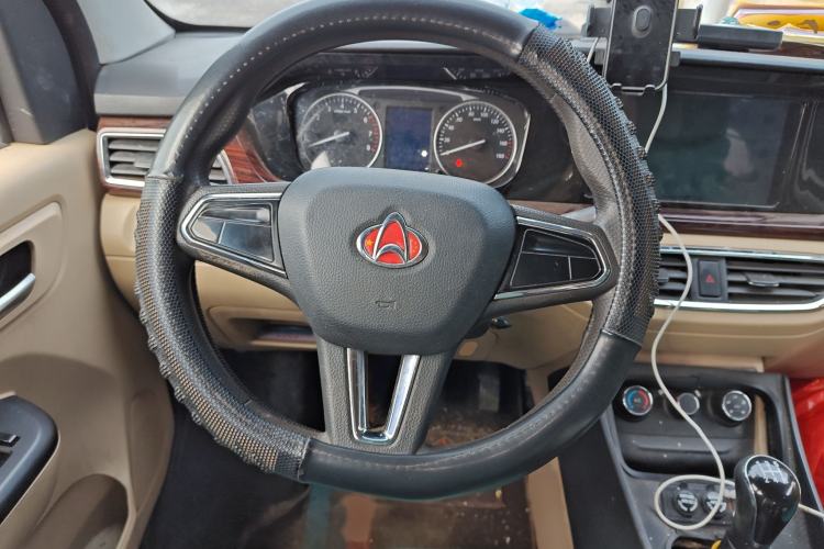 Used CHANGAN KUAYUE Xing V7 2022 1.6L Gasoline Comfort Version 5-Seater Liftback Door DAM16KR Steering Wheel
