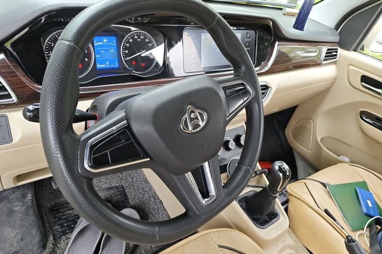 Used CHANGAN KUAYUE Xing V7 2022 1.6L Gasoline Comfort Version 5-Seater Dual-Door Design – DAM16KR Steering Wheel