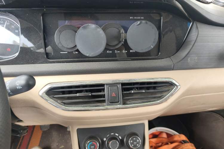 Used CHANGAN KUAYUE Xing V7 EV 2023 250km Double-Door Standard Version 2 Seats Audio And AC Panel