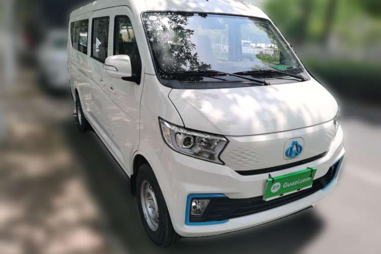 Used CHANGAN KUAYUE Xing V7 EV 2024 316 km Luxury Dual-Door Version 6 Seats Front Right 45 Deg