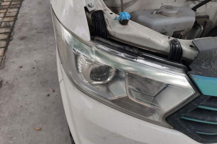 Used CHANGAN KUAYUE Xing V7 EV 2023 250km Double-Door Standard Version 2 Seats Right Front Headlight