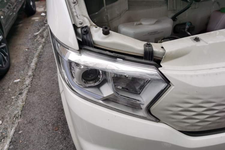 Used CHANGAN KUAYUE Xing V7 EV 2023 250km Double-Door Standard Version 2 Seats Right Front Headlight