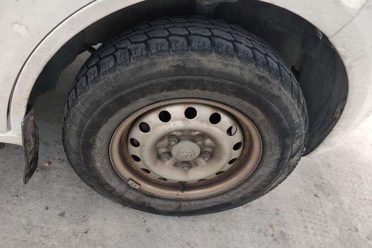 Used CHANGAN KUAYUE Xing V7 EV 2023 250km Double-Door Standard Version 2 Seats Right Front Wheel Hub